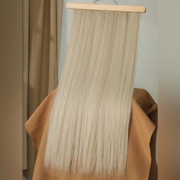 Blonde with Highlights long Hair Extensions 24 In - Picture 3 of 10